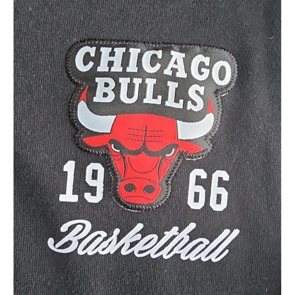 NBA  Chicago Bulls FULL Zip Hoodie Black Gray Red MEDIUM BULLS LOGO